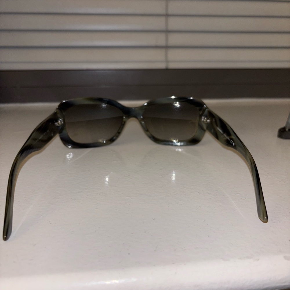 CHANEL Vintage Tortoise Shell Sunglasses - Picture 4 of 10